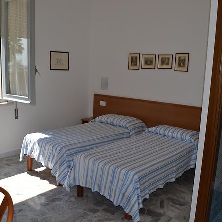 Albergo Quaglia Розето-дельи-Абруцци Экстерьер фото